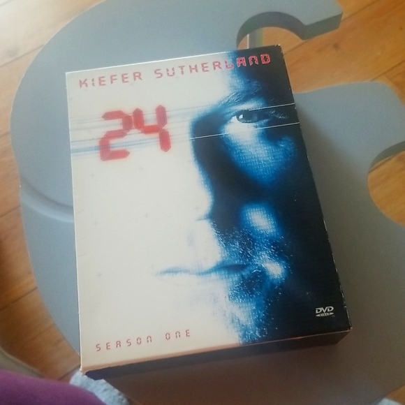 24 Season 1 DVD Set - Picture 1 of 2